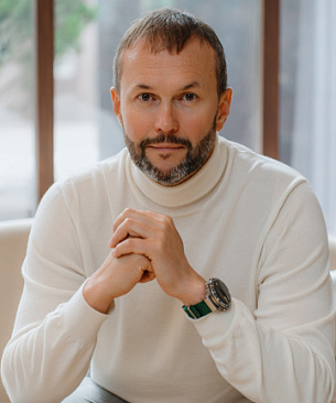 Юрий Захаров